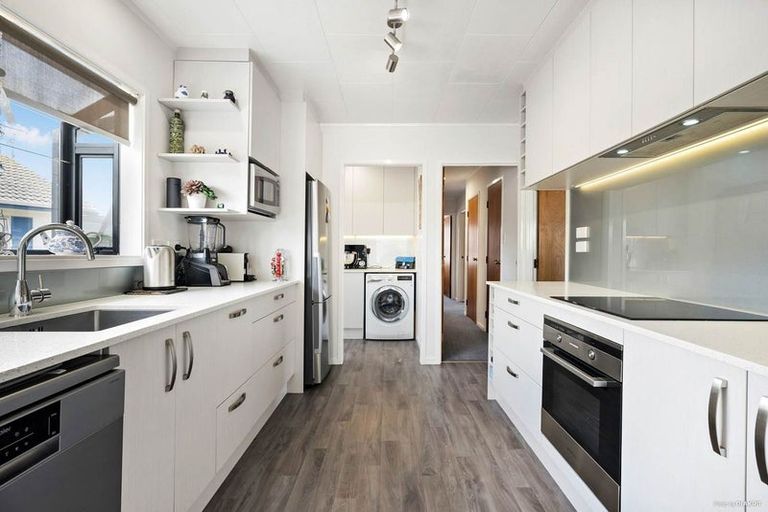 Photo of property in 221 Mahia Road, Wattle Downs, Auckland, 2103