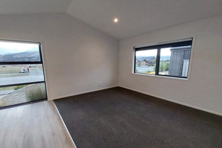 Photo of property in 10 Wheat Street, Jacks Point, Queenstown, 9371