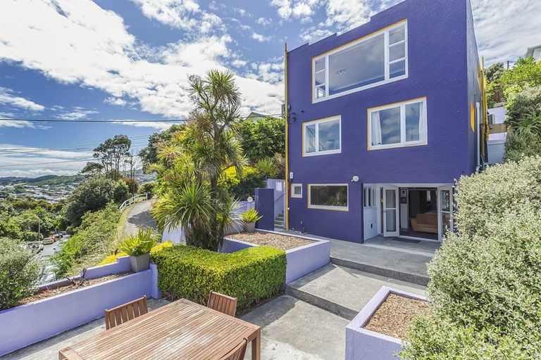 Photo of property in 29 Kellsmere Crescent, Island Bay, Wellington, 6023