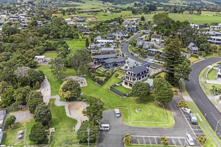 Photo of property in 43 Messenger Terrace, Oakura, 4314