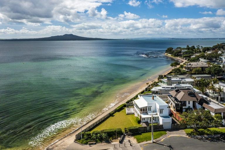 Photo of property in 39 Ocean View Road, Milford, Auckland, 0620