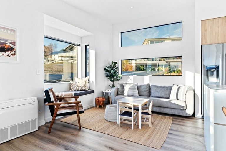 Photo of property in 9 Barclay Place, Wanaka, 9305