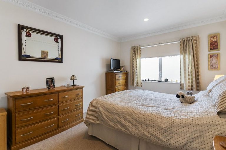 Photo of property in 64 Whitford Road, Botany Downs, Auckland, 2014