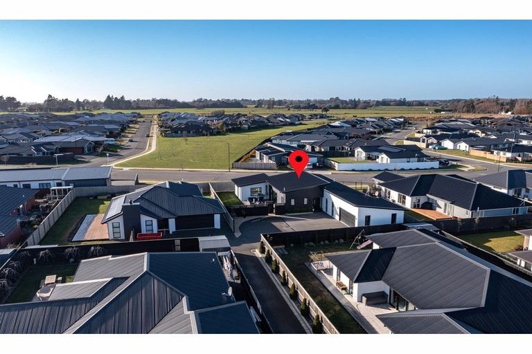 Photo of property in 33 Highgate Drive, Rangiora, 7400