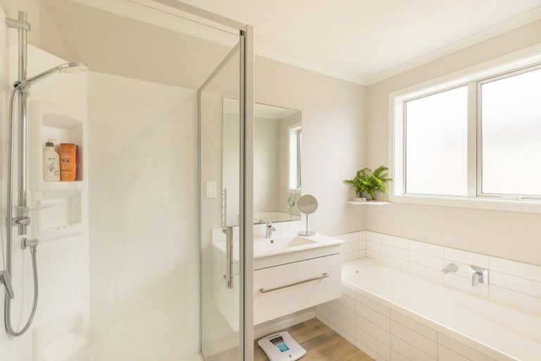 Photo of property in 23 Mahia Lane, Waikanae, 5036