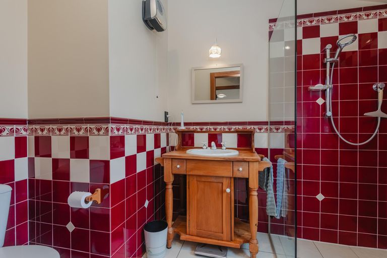 Photo of property in 18 Durham Crescent, Palmerston North, 4414