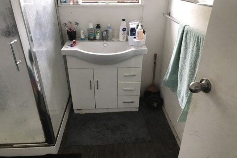 Photo of property in 1/8 Maplesden Drive, Clendon Park, Auckland, 2103