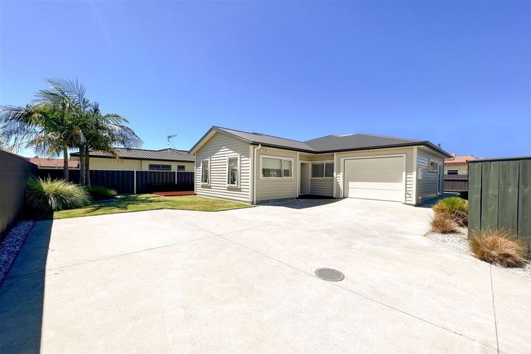 Photo of property in 2 Warwick Crescent, Taradale, Napier, 4112