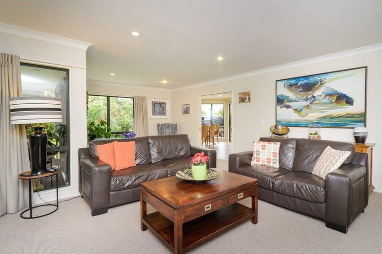 Photo of property in 135 Summerhill Drive, Fitzherbert, Palmerston North, 4410
