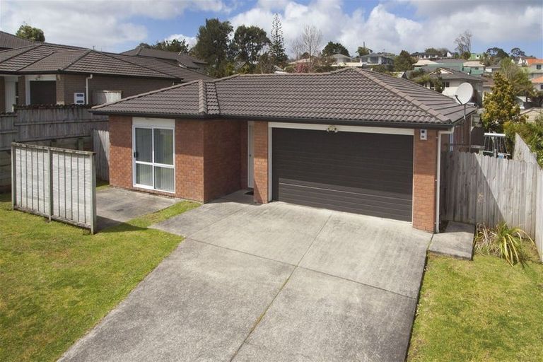 Photo of property in 16 Nirmal Place, Sunnyvale, Auckland, 0612
