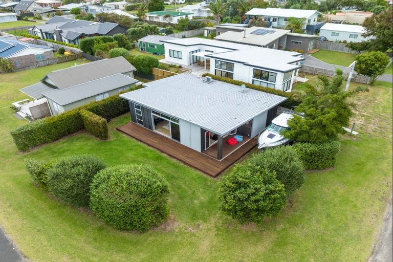 Photo of property in 100 Sylvia Road, Whangamata, 3620