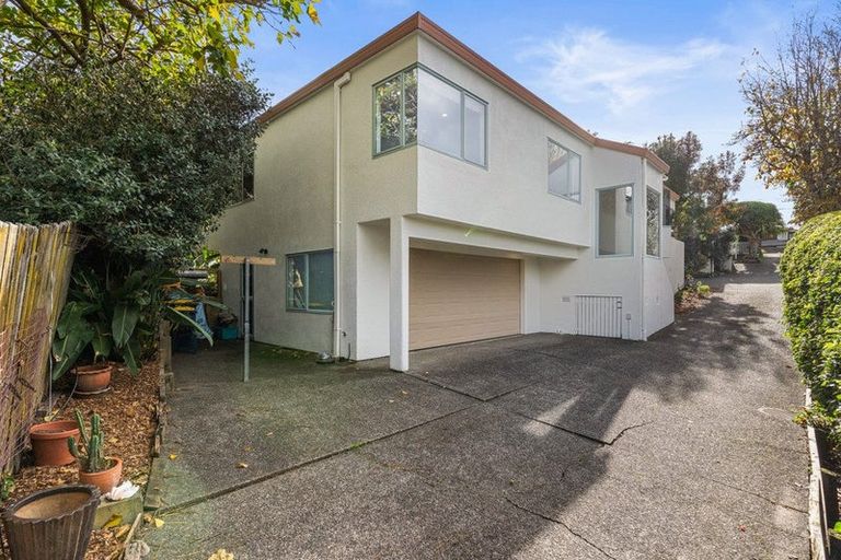 Photo of property in 1/36 Kowhai Road, Campbells Bay, Auckland, 0630