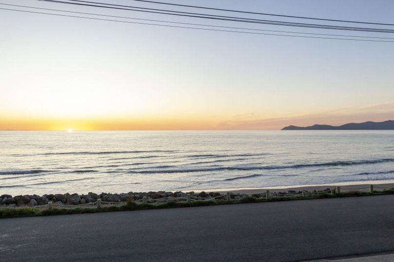 Photo of property in 52 The Parade, Paekakariki, 5034