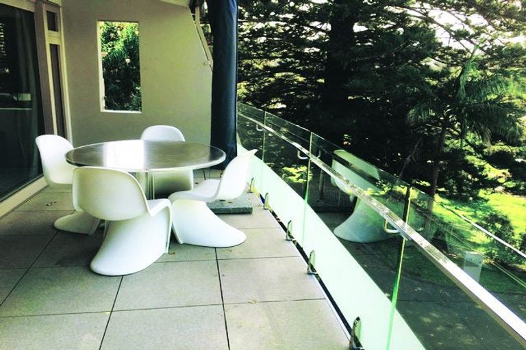 Photo of property in Bridgewater Apartments, 310/7 Te Rangi Cross Road, Paihia, 0200