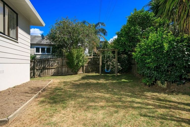 Photo of property in 2/12 Remus Place, Totara Vale, Auckland, 0629