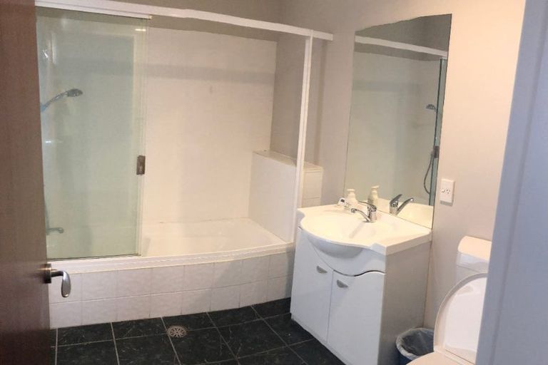 Photo of property in Atrium Towers, 8a/154 The Terrace, Wellington Central, Wellington, 6011