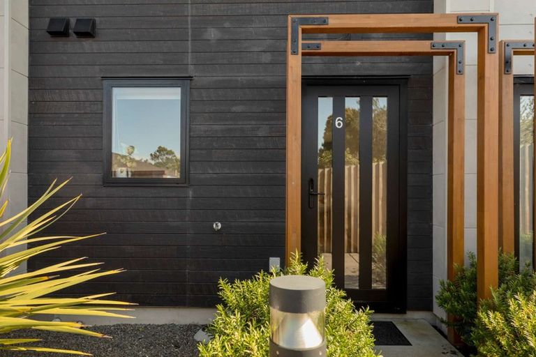 Photo of property in 6/102 Millbrook Road, Sunnyvale, Auckland, 0612