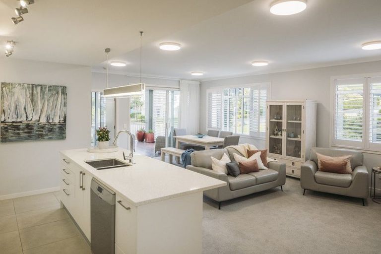 Photo of property in 74 Panorama Heights, Orewa, 0931