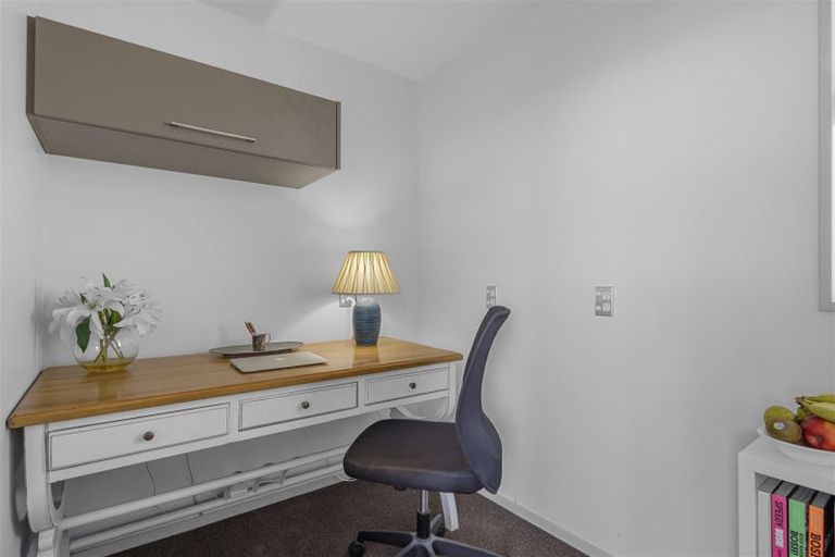 Photo of property in 4 Gazelle Lane, Redcliffs, Christchurch, 8081