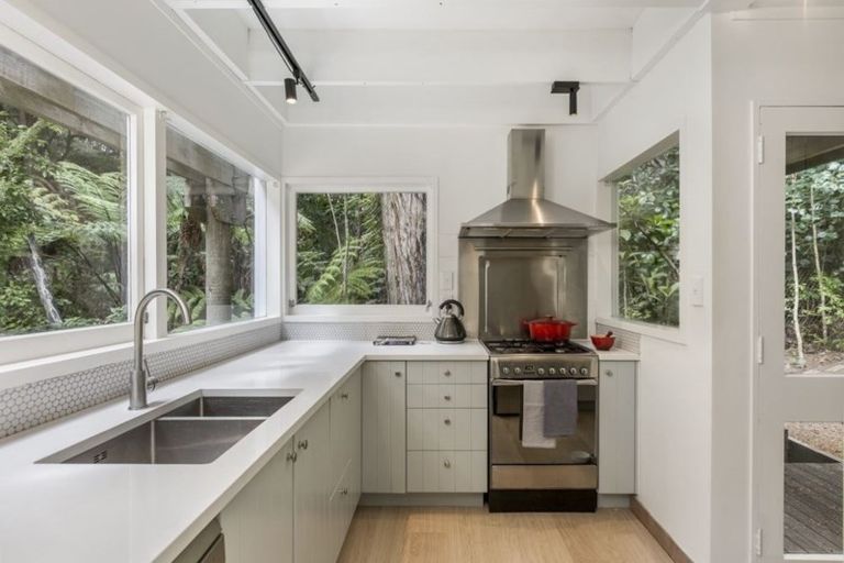 Photo of property in 12 Berne Place, Birkenhead, Auckland, 0626