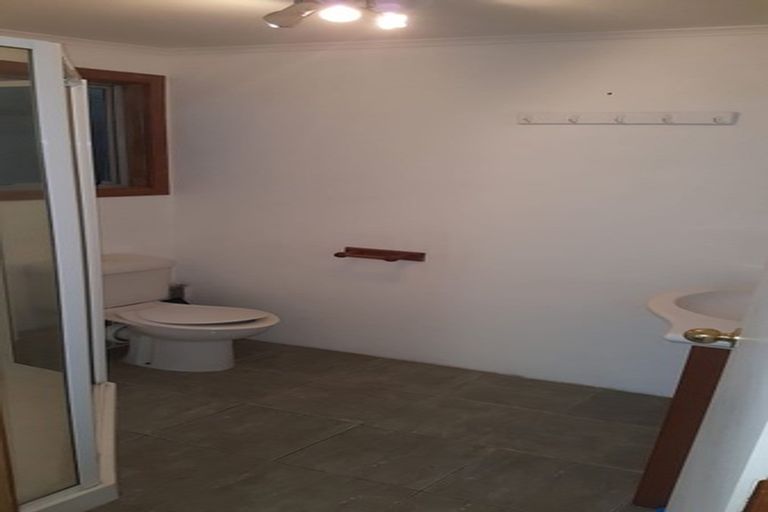 Photo of property in 98 Salamanca Road, Sunnynook, Auckland, 0620