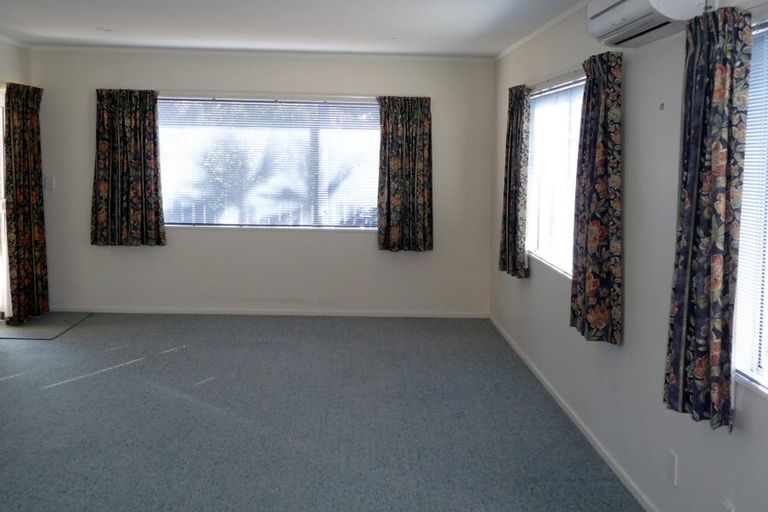 Photo of property in 2/63 Main Road, Titahi Bay, Porirua, 5022