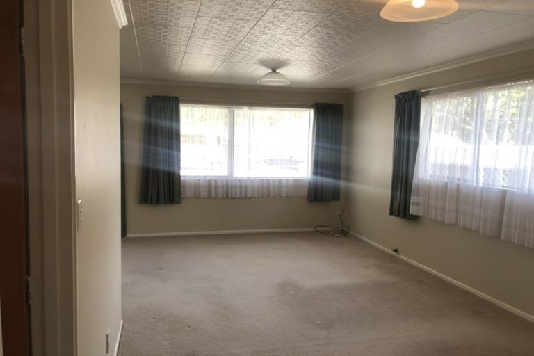 Photo of property in 1/6 Hoyle Place, New Plymouth, 4310