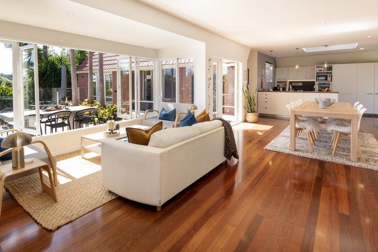 Photo of property in 14 Lynton Road, Bucklands Beach, Auckland, 2012