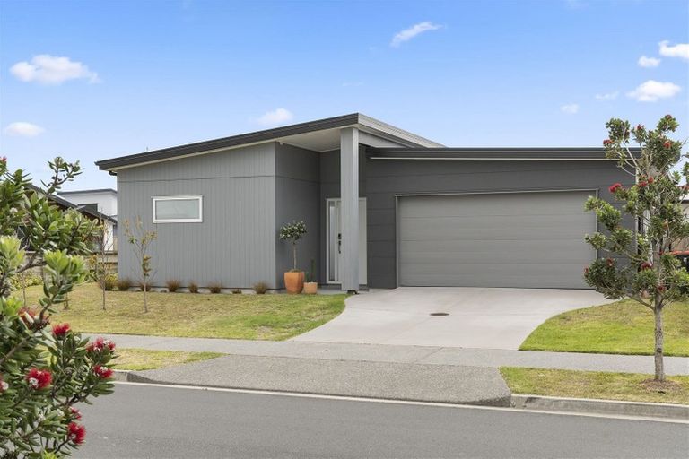 Photo of property in 14 Awatira Drive, Papamoa Beach, Papamoa, 3118