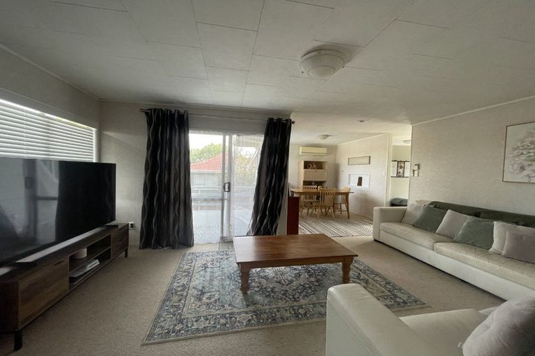 Photo of property in 8 Pahi Place, West Harbour, Auckland, 0618