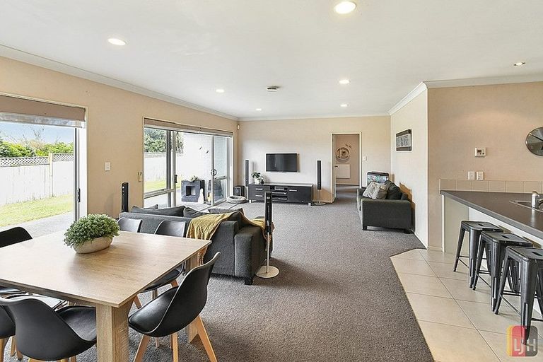 Photo of property in 50 Stranraer Crescent, Wattle Downs, Auckland, 2103
