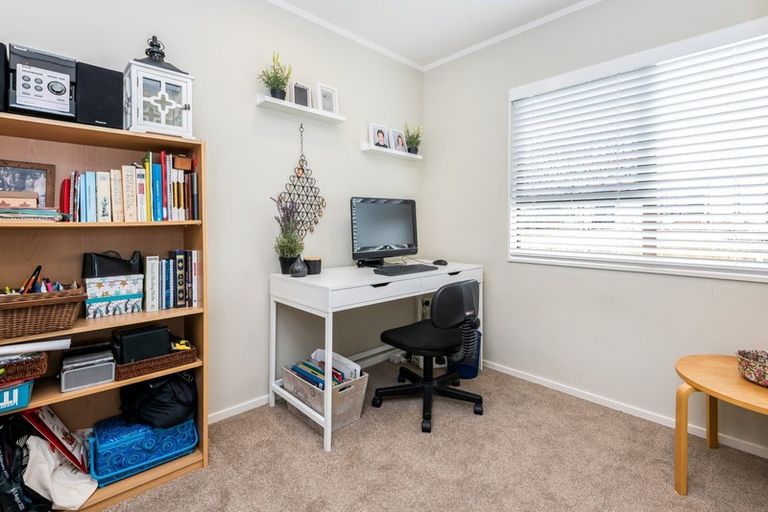 Photo of property in 23 Cumbrian Place, Conifer Grove, Takanini, 2112