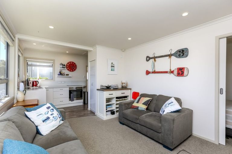 Photo of property in 90 Seventh Avenue, Urenui, 4377