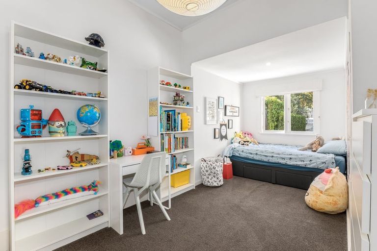 Photo of property in 4 Totara Street, Eastbourne, Lower Hutt, 5013