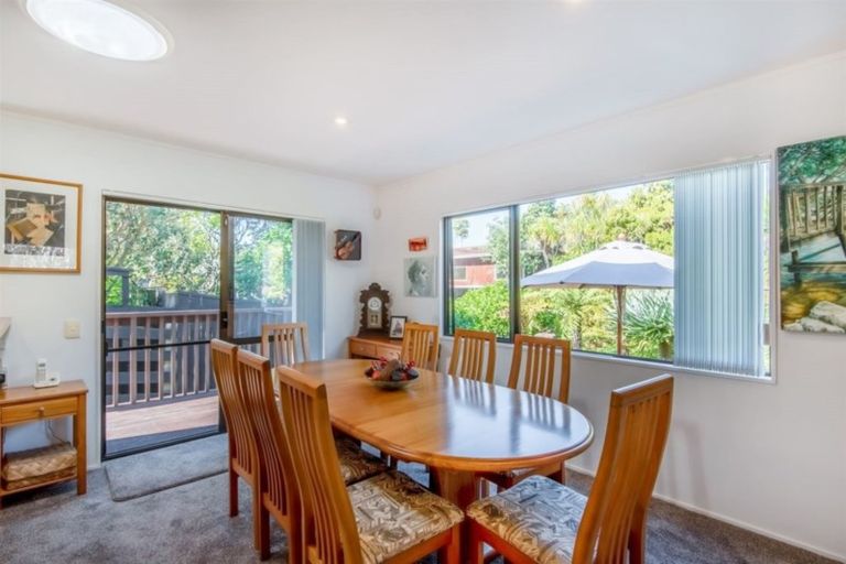 Photo of property in 2/30 Kowhai Road, Campbells Bay, Auckland, 0630