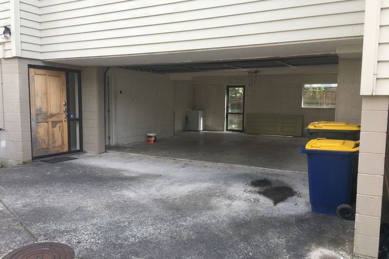 Photo of property in 9b Woodall Place, Totara Vale, Auckland, 0627