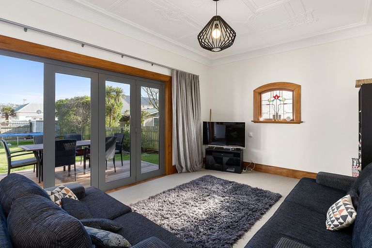 Photo of property in 180 Victoria Road, Saint Clair, Dunedin, 9012