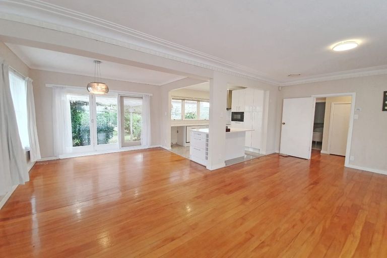 Photo of property in 35a Bradbury Road, Botany Downs, Auckland, 2010