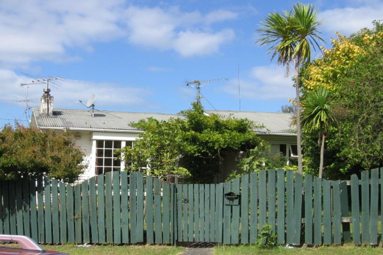 Photo of property in 15 Japonica Drive, Beach Haven, Auckland, 0626