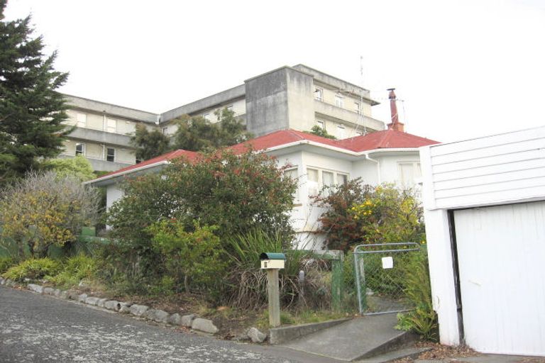 Photo of property in 2 Parade Street, Hospital Hill, Napier, 4110