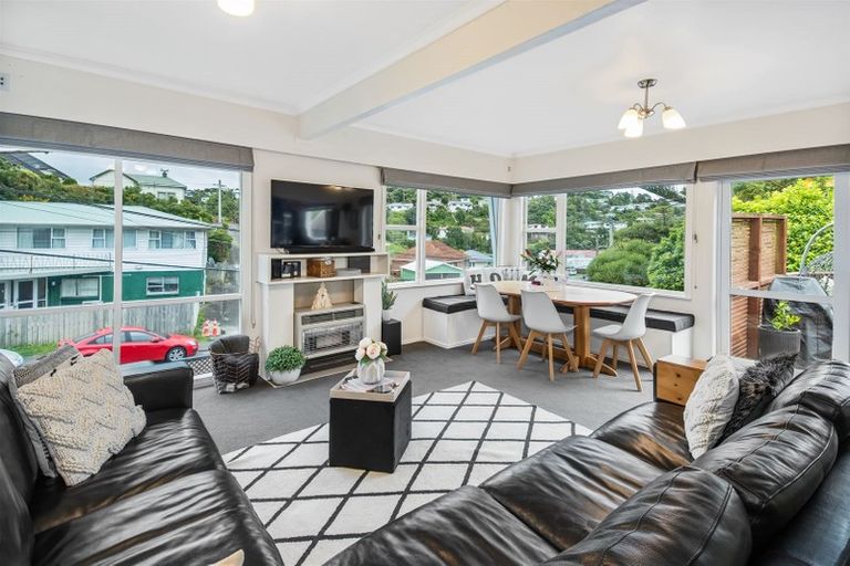 Photo of property in 19 Black Rock Road, Newlands, Wellington, 6037
