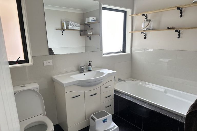 Photo of property in 13 Ripple Grove, Waiuku, 2123