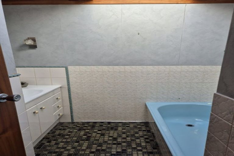 Photo of property in 39 Lucknow Terrace, Khandallah, Wellington, 6035