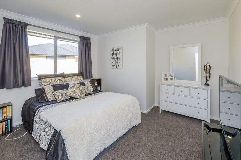 Photo of property in 5 Gladys Place, Levin, 5510