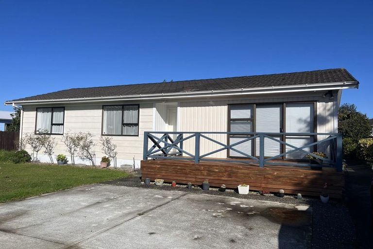Photo of property in 20 Darren Crescent, Half Moon Bay, Auckland, 2012
