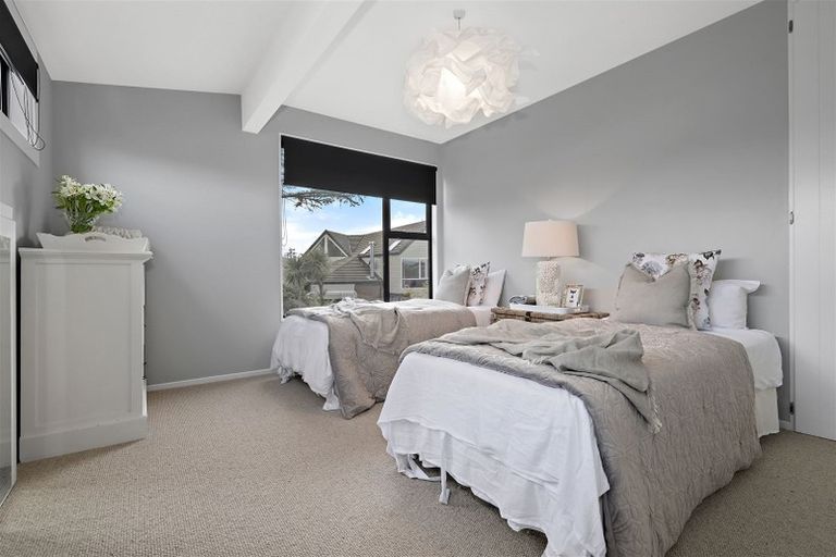 Photo of property in 2/17 Woodford Terrace, Ilam, Christchurch, 8053