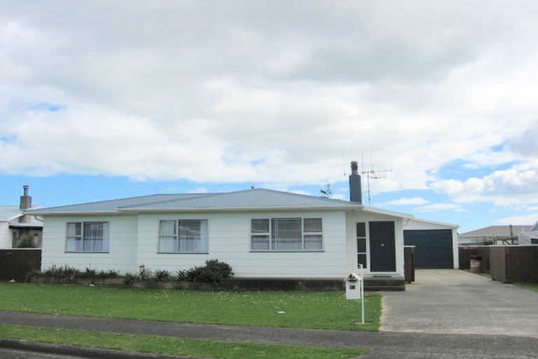 Photo of property in 24 Strathmore Avenue, Levin, 5510