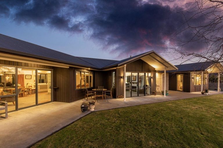 Photo of property in 11 Apatu Place, Waipukurau, 4200