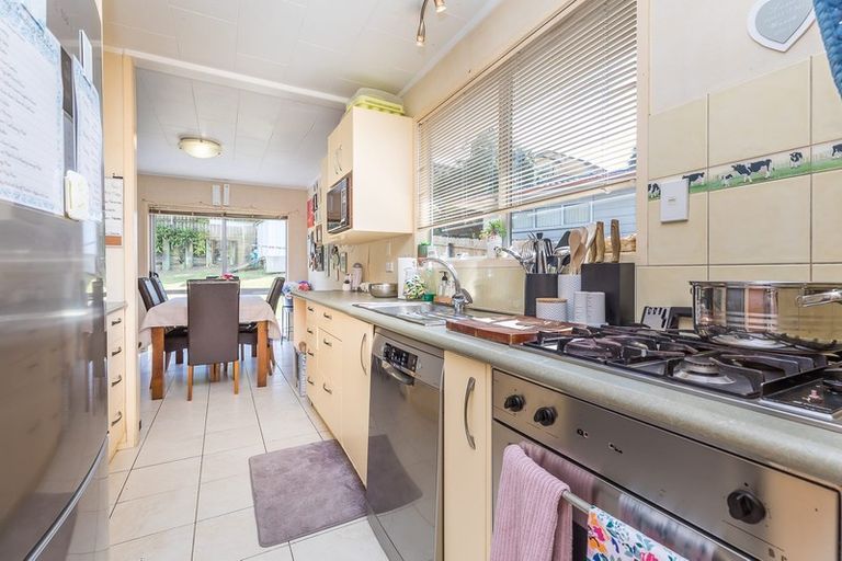 Photo of property in 36 Lavery Place, Sunnynook, Auckland, 0632