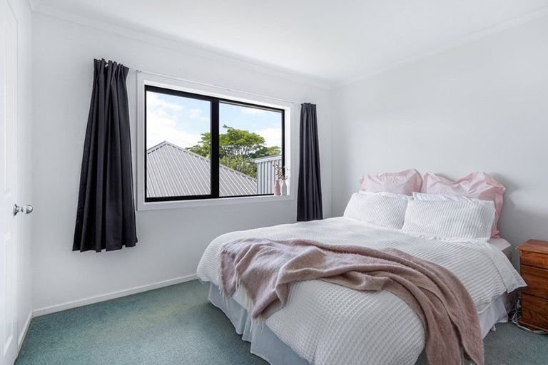 Photo of property in 1 Harrogate Place, Grandview Heights, Hamilton, 3200